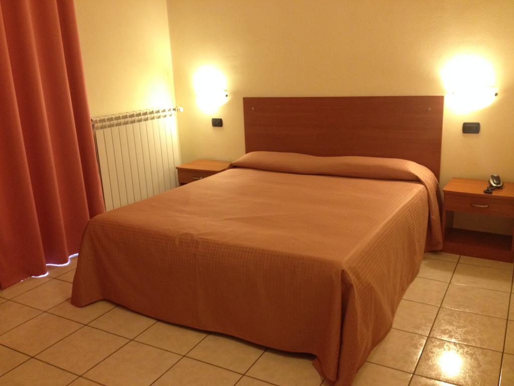 Hotel Belforte Varese Rum bild