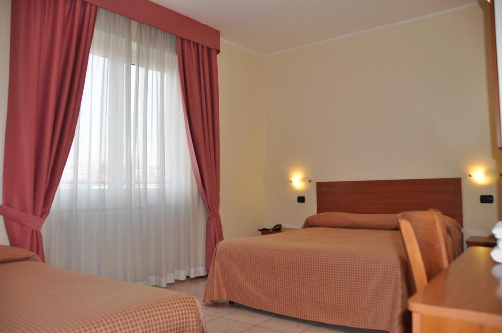 Hotel Belforte Varese Rum bild